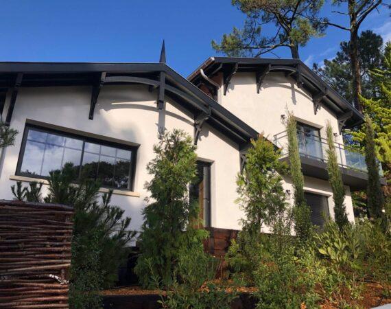 Extension, rénovation de façades d’une villa sur le Bassin d’Arcachon par l’atelier KRIEGER architecte et maître d’oeuvre.