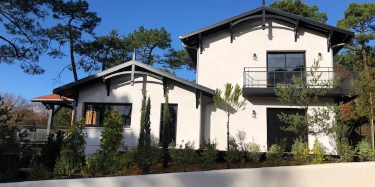 Extension, rénovation de façades d’une villa sur le Bassin d’Arcachon par l’atelier KRIEGER architecte et maître d’oeuvre..
