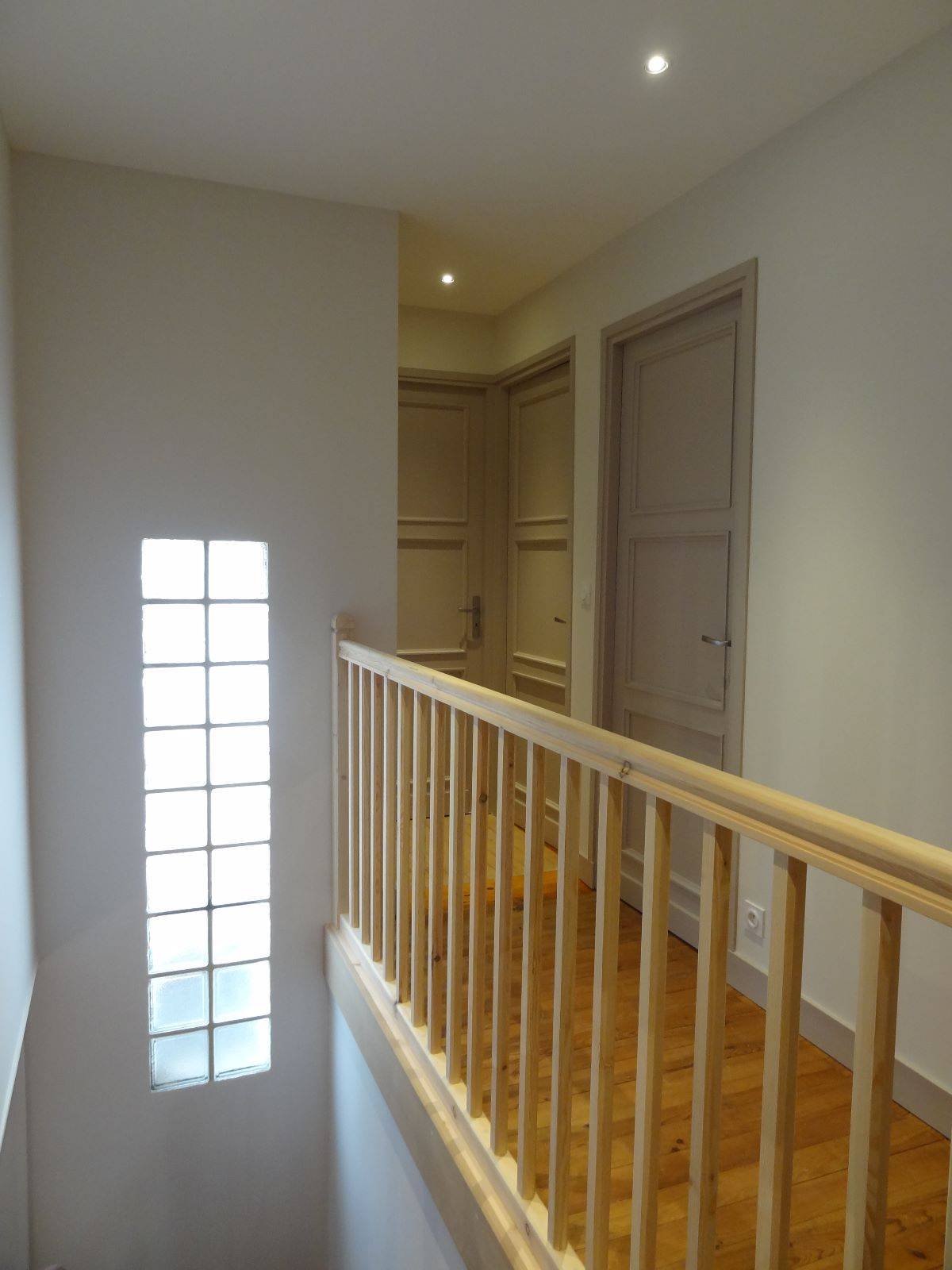 Rénovation d'une villa basque par un architecte sur le Bassin d'Arcachon, garde-corps en bois