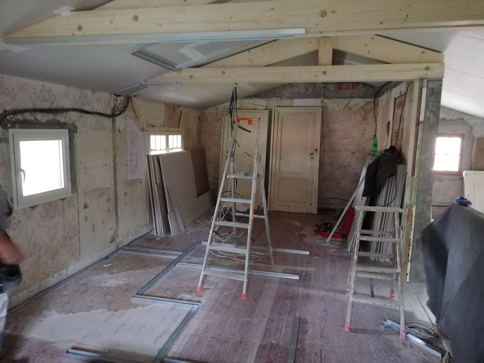 rénovation d'une villa basque traditionnelle par un architecte, les combles avant pose des cloisons